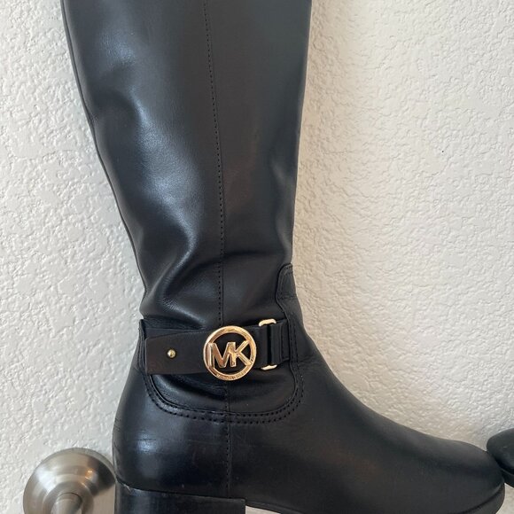 Authentic Michael Kors MK Signature boots - Picture 2 of 10